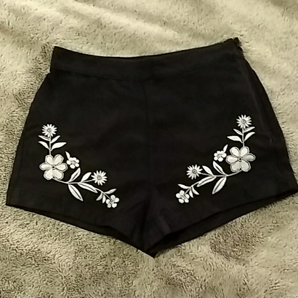 Hollister Embroidered Black Shorts